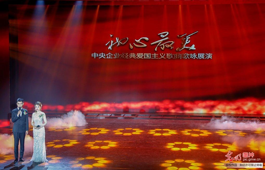 同事老是评论我每天都穿什么好烦？游戏画面