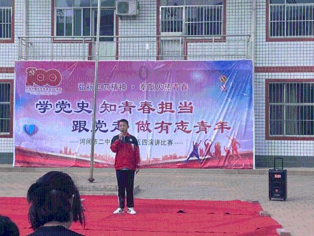 老人乘坐扶梯时不慎摔倒,拼尽全力用身体死死撑住老人的小姐姐,获见义勇为奖励
